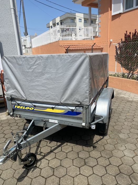 Reboque 750kg com toldo em bom estado