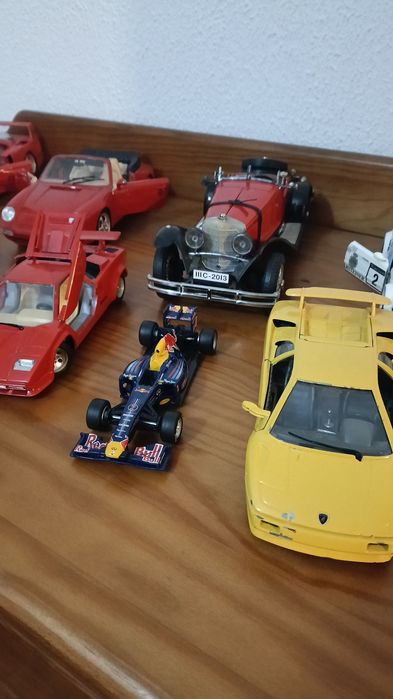 Miniaturas à escala (Burago, Maisto,etc)