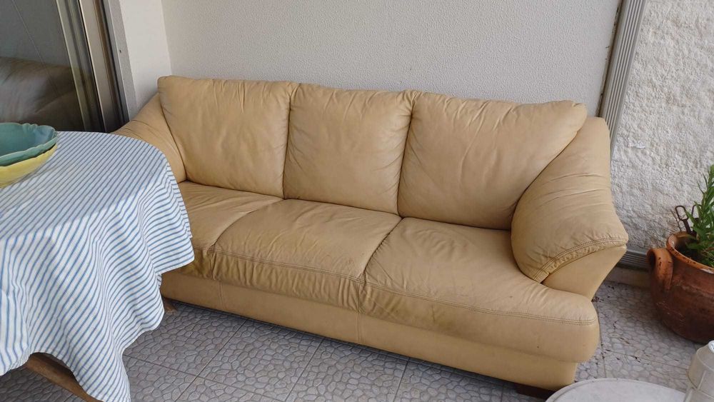 Sofa classico em pele