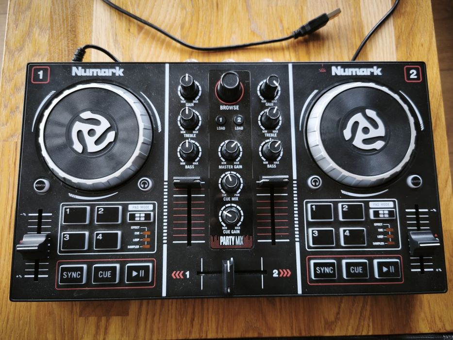 Numark PartyMix konsola DJ kontroler