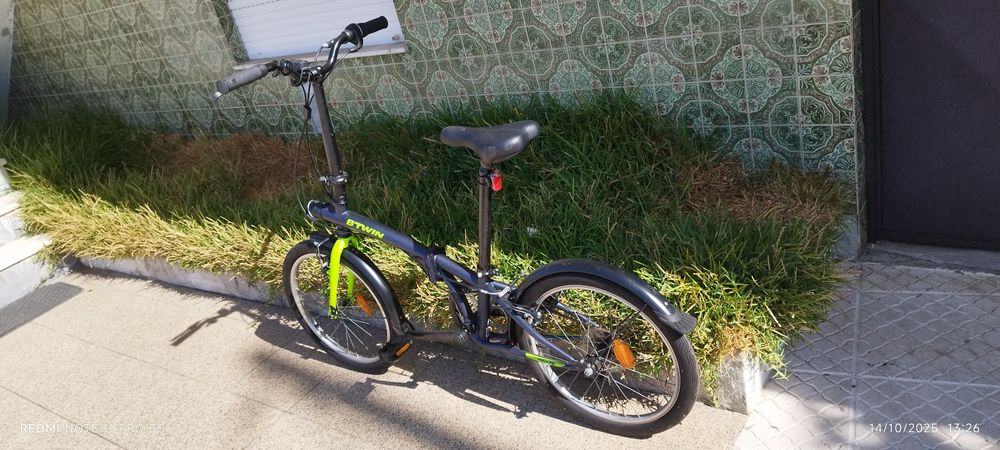 Bicicleta de partir ao meio. Está como nova. Vendo para desocupar.