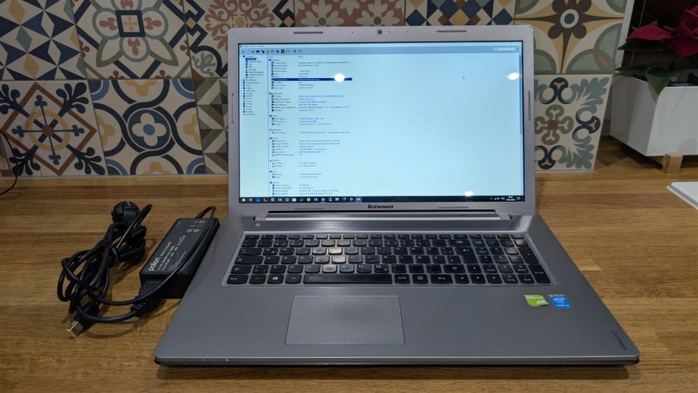 Lenovo IdeaPad Z710 17" i5 4 GB SSD 250GB