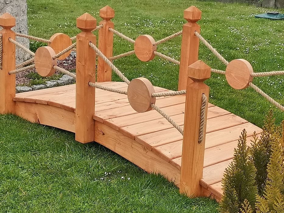 Mostek ogrodowy drewniany