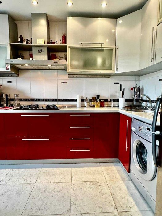 3-кімнатна квартира з ВЕЛИКОЮ кухнею! ! Класна локація! A11