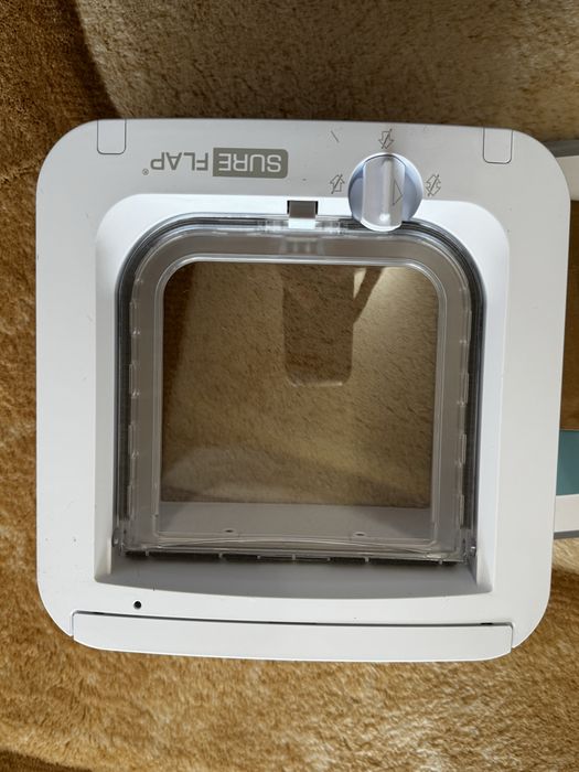 Автоматичні дверцята для тварин SureFlap Microchip Pet Door SUR101