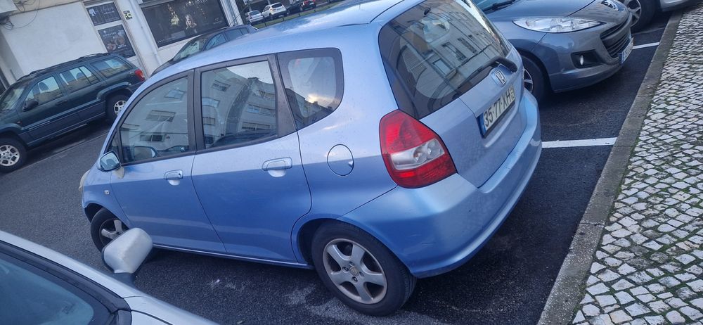 Honda Jazz em bom estado