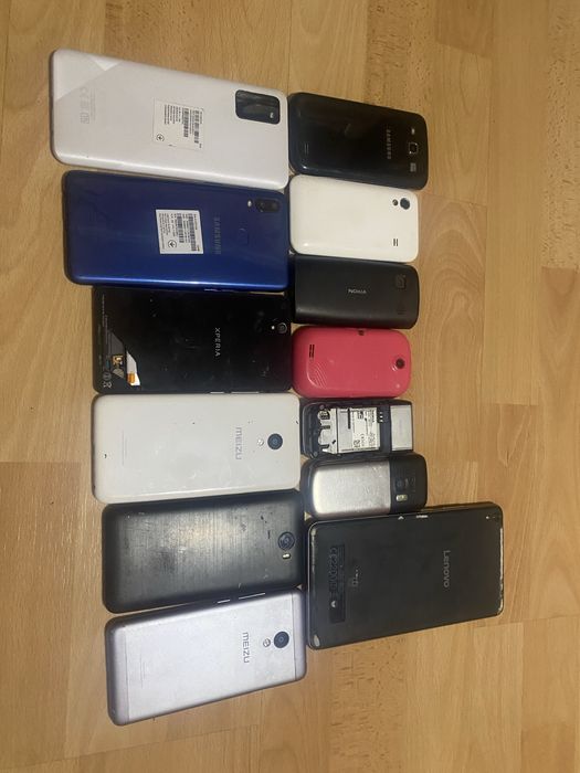 Лот неробочих телефонів Samsung Nokia + планшет Lenovo