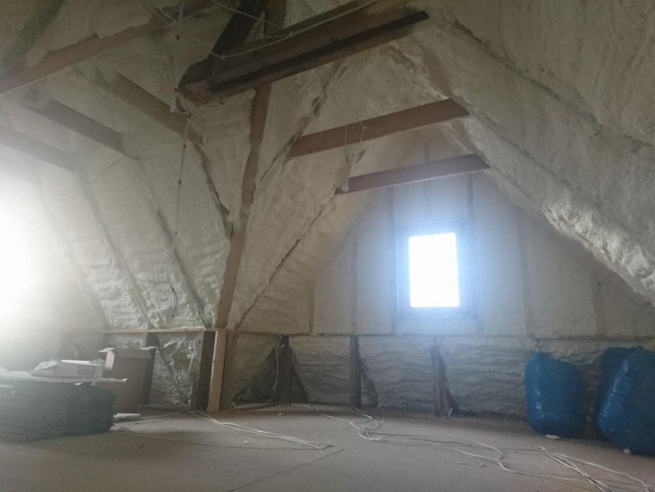 Ocieplenie poddasza Pianą/ wdmuchiwanie celulozy