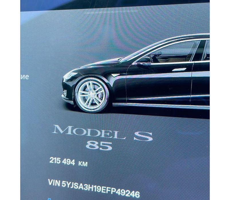 Tesla S85 rezerwacja