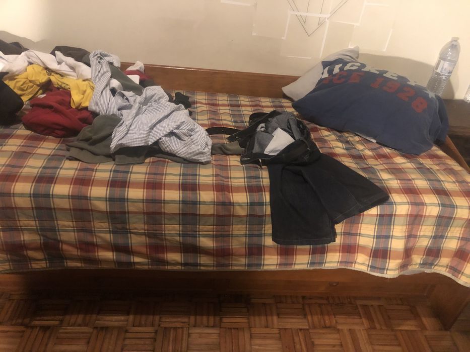 Cama de solteiro com colchão mais estante