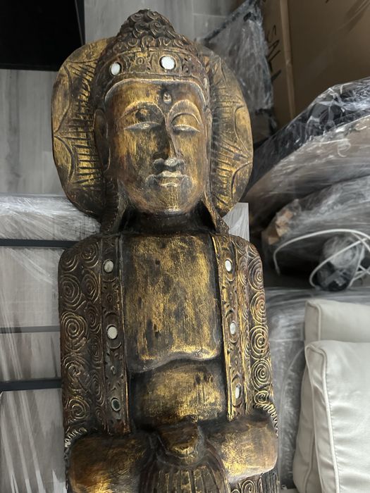 Estatuetas douradas em madeira