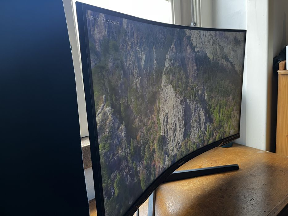 Samsung Odyssey G5 32 inch curved Monitor 2K resolution