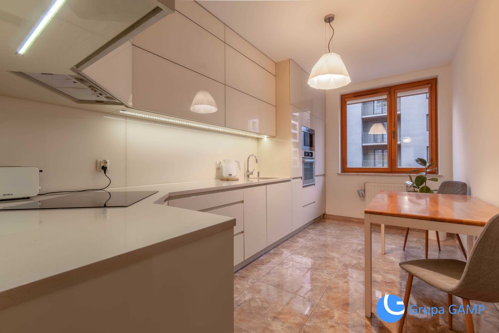 Zabłocie*Pasaż Podgórski*3-pok z oddzielną kuchnia