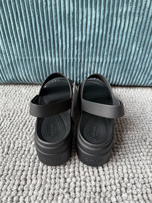 Sandały Crocs Brooklyn Low 38-39 damska 8 Modne Wygodne Czarne