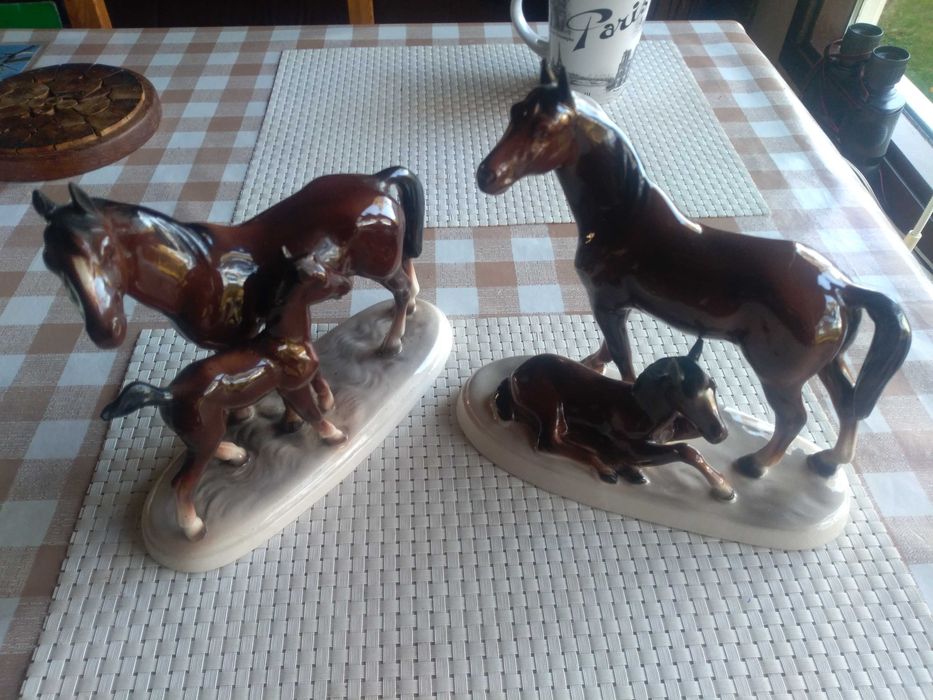 figurki koni z porcelany