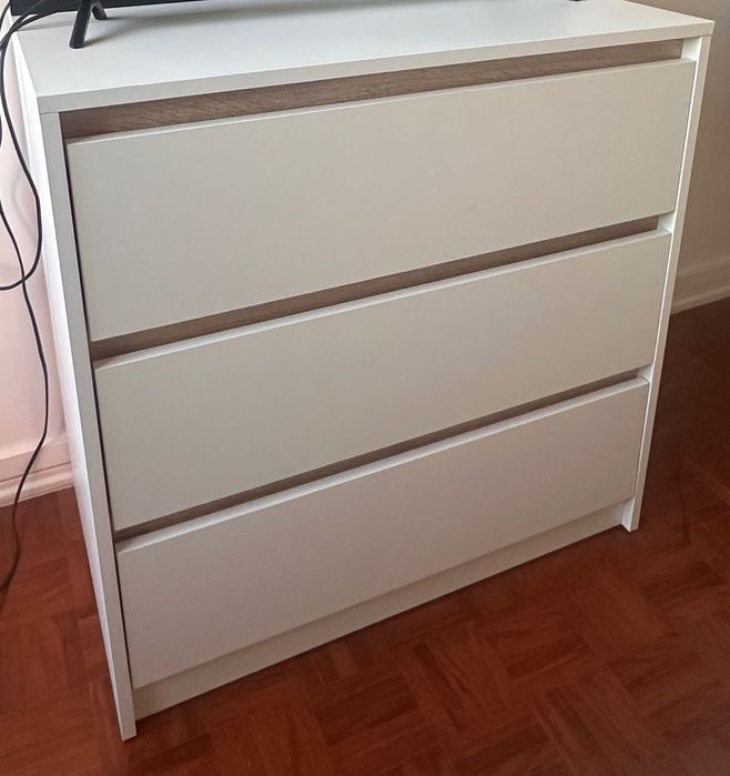 Venda de Cómoda três gavetas