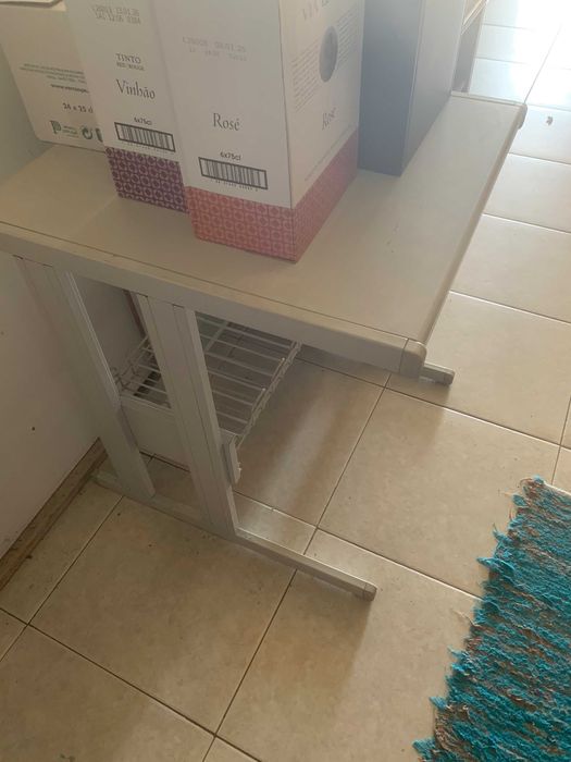 Vendo mesa de compotador como nova muito util