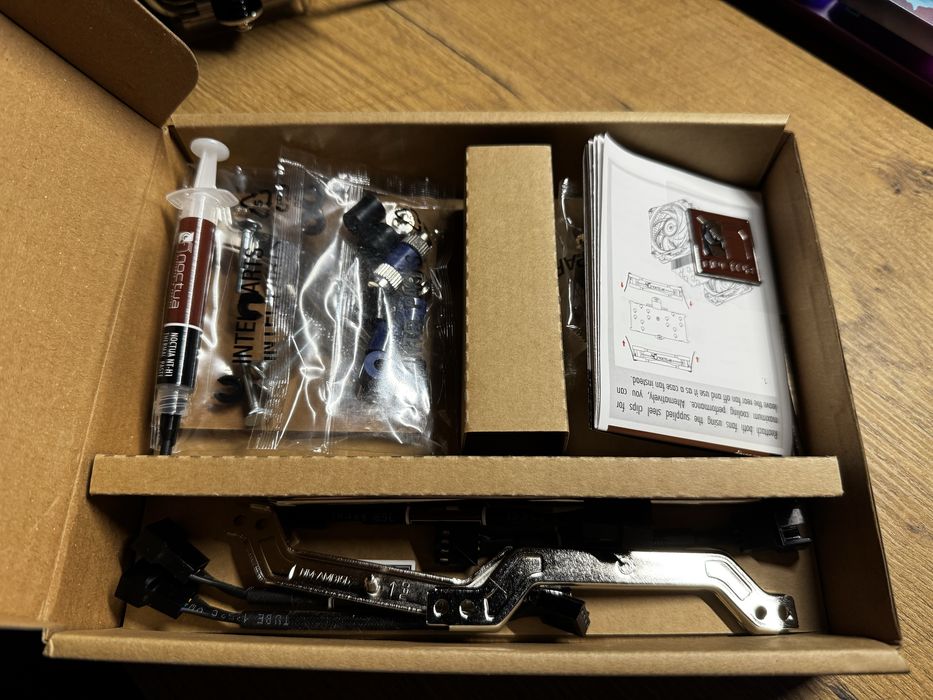 Chłodzenie Noctua NH-U12A + panel NA-HC7