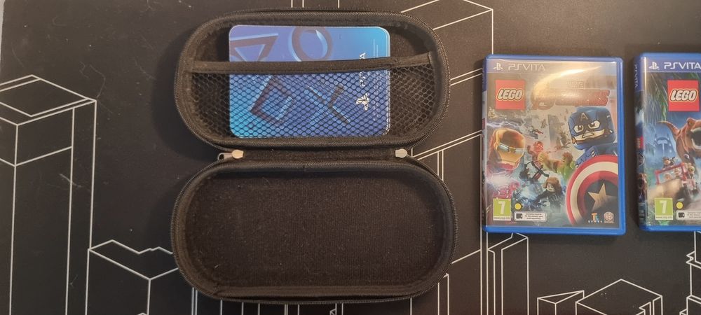 PS Vita 1000 OLED (Wi-Fi + 3G) no Estojo + Cartão 4GB + Capa + Carregador Original + 6 Jogos