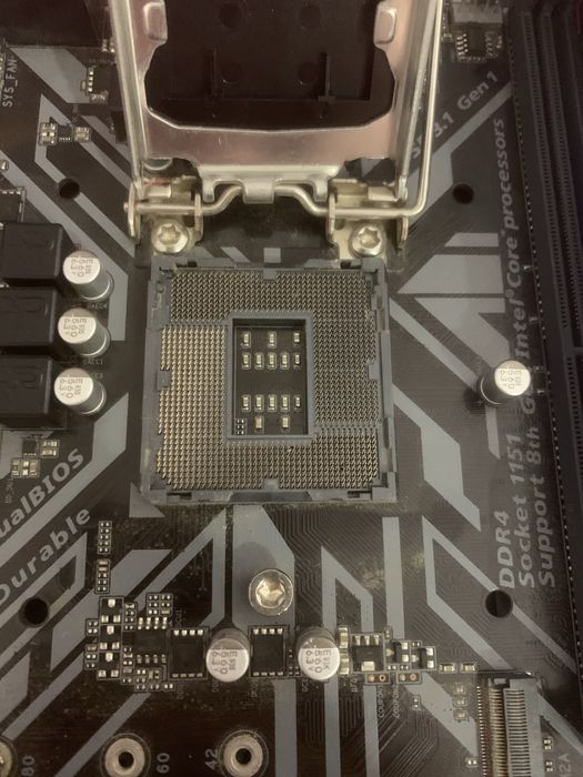 Материнська плата Gigabyte H310M S2P 2.0 працює