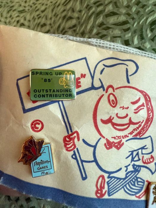 коллекция винтажных значков McDonald's ( Мак Дональдс )