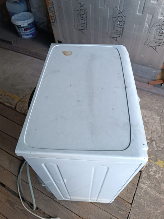 Pralka Indesit. Uszkodzone łożysko.