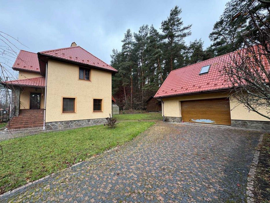 Продається двоповерховий  будинок у Брюховичах поряд з лісом