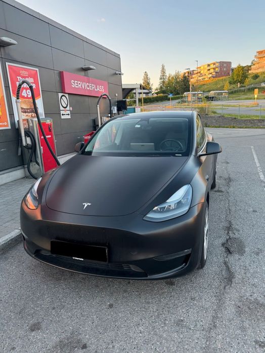 Tesla Y