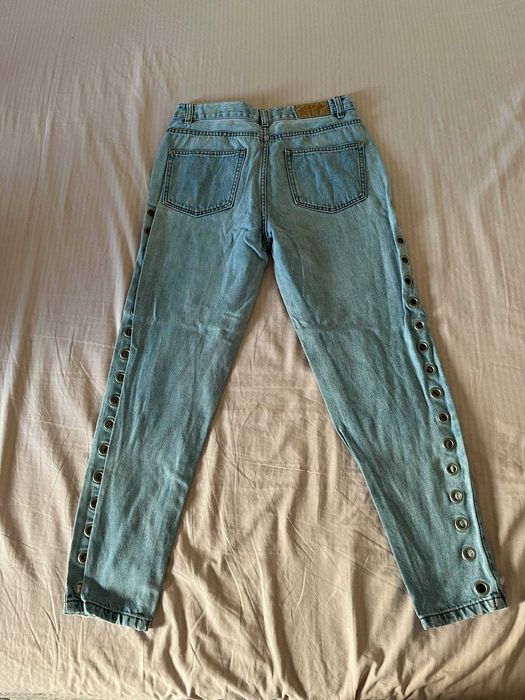 Jeans Pull&Bear azul-claro com ilhoses de lado, EUR 36