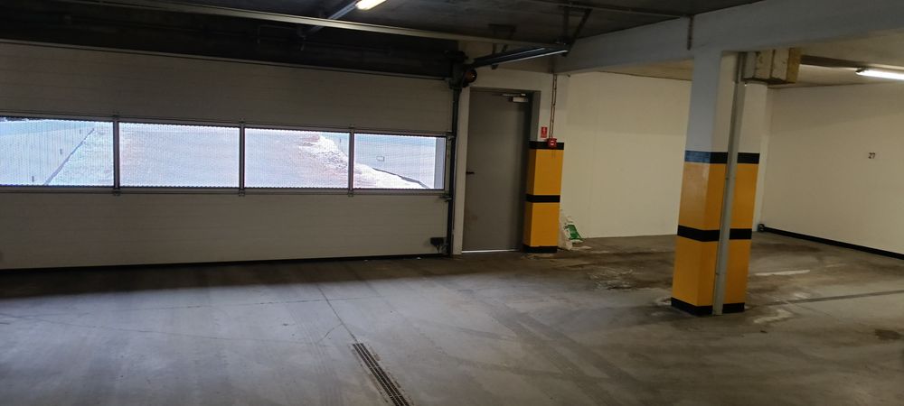 Ukośna 40 miejsce postojowe z opcją na garaż monitorowane