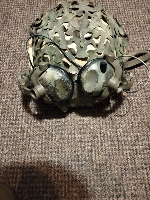 Шолом з навушниками