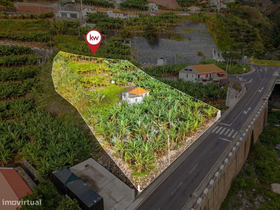 Terreno Visionário na Madalena do Mar | 2.222m2 com Potencial Turístic