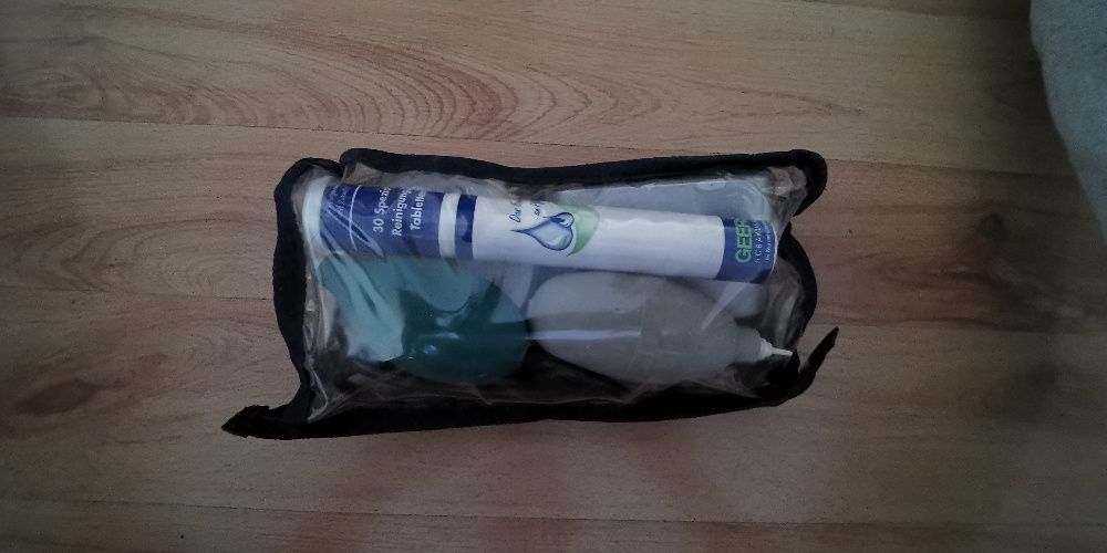 Aparat słuchowy dwa w zestawie.
