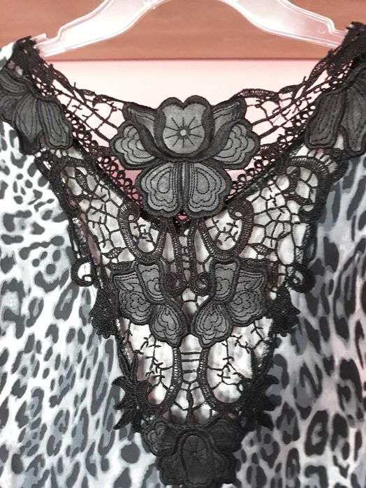 Sukienka w panterkę, uni.