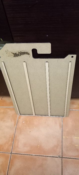 Expositor em MDF cru