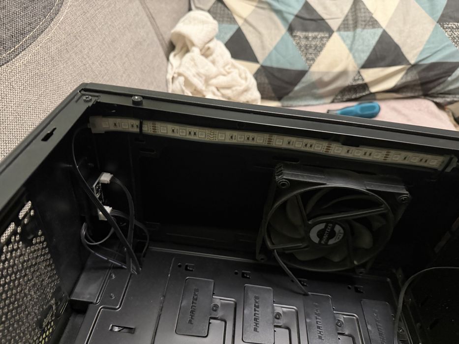 Obudowa komputerowa z zasilaczem be Quiet 600W