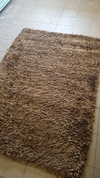 Vendo tapete castanho