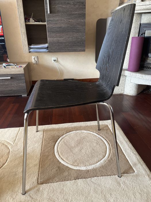 3 Cadeiras pretas de cosinha
