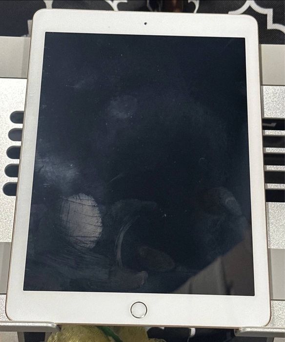 Ipad 6 32gb гарний стан