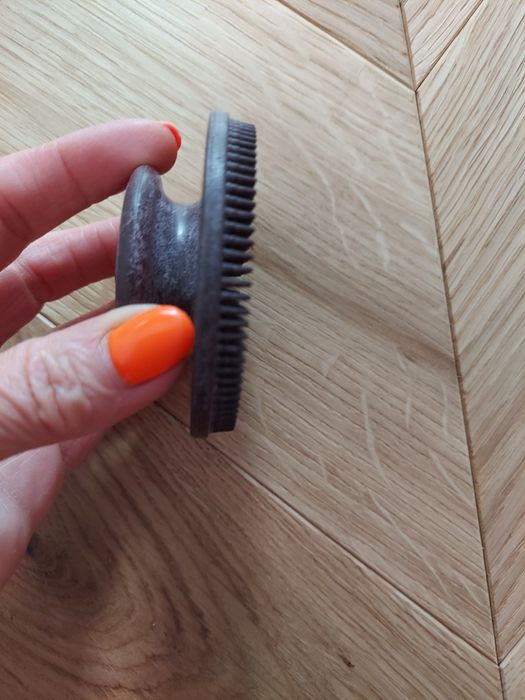 Kauczukowa szczotka do czesania psa lub kota