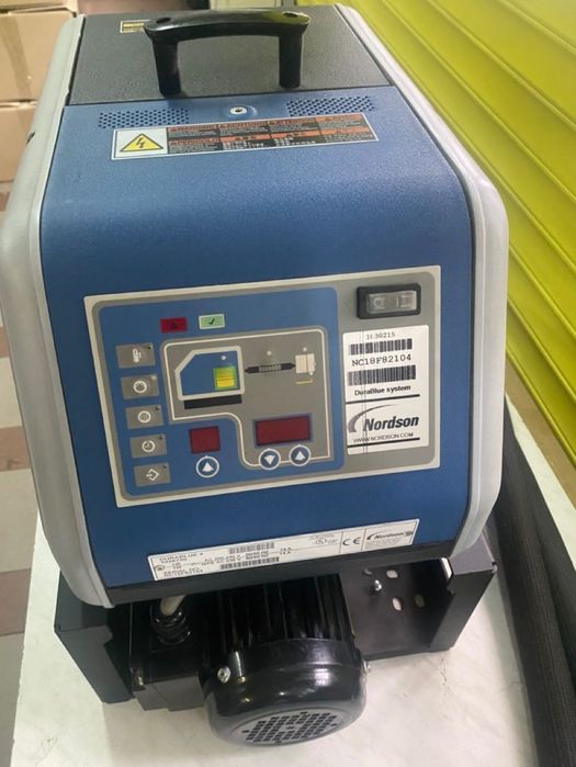 System do kleju Nordson DuraBlue 4 z głowicami MiniBlue II SureBead