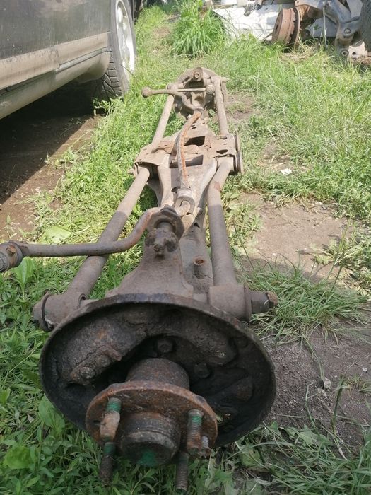 Продам задні ступиці мазда 323 ба