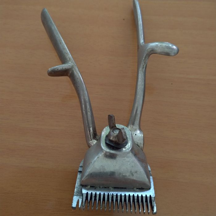 Cortador de cabelo antigo.