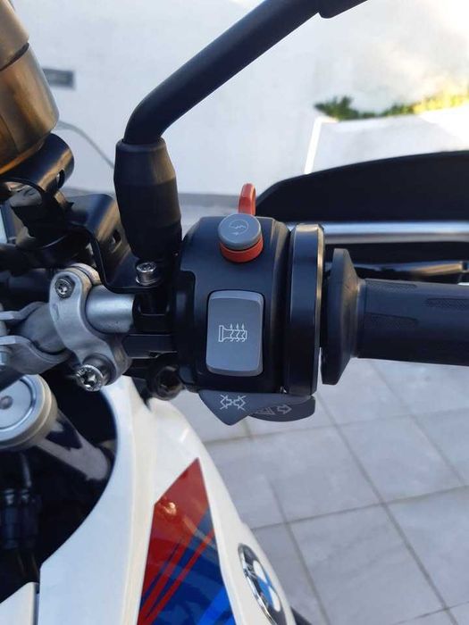 Bmw F650 Gs 2010, com 800cm3 de 70 Cv, edição limitada de comemoração dos 30 anos da Gs.