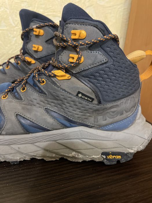 Кросівки Hoka на Gore-tex