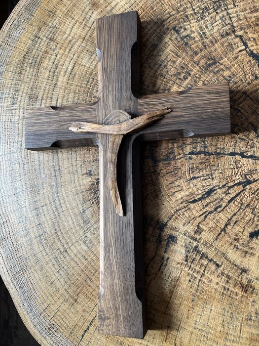 Krzyż rękodzieło z czarnego dębu