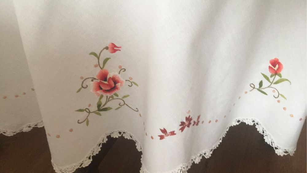 Linda toalha bordada redonda