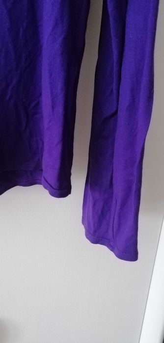 fioletowa basicowa bluzka damska z długim rękawem z półgolfem prosta