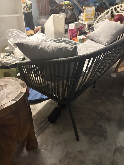 Sofa Preto Com almofadas