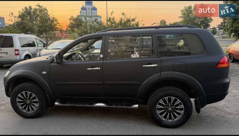 Mitsubishi Pajero Sport II